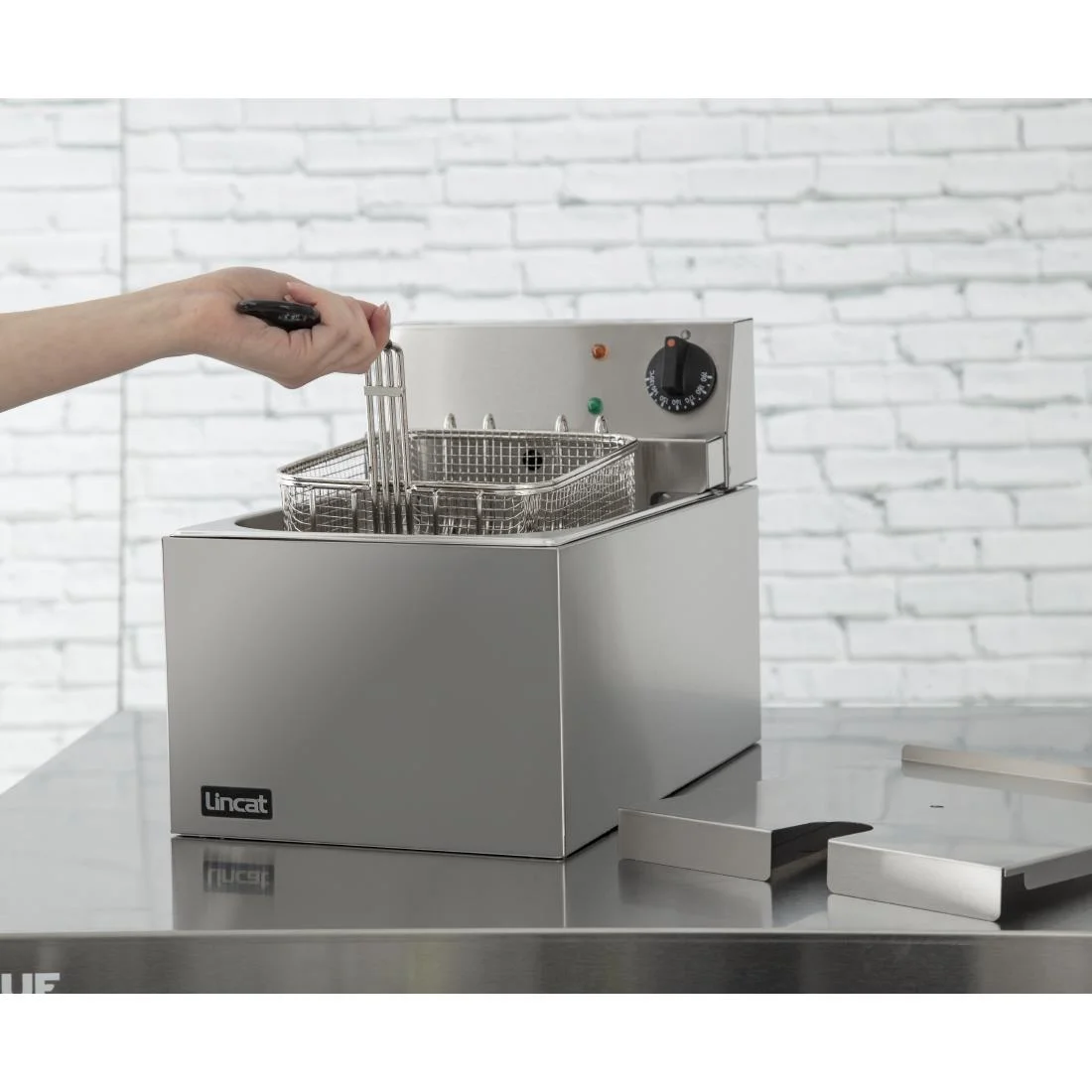 Lincat Lynx Single Tank Countertop Fryer LDF - Image 4