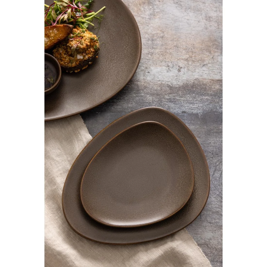 Olympia Ember Triangle Plates Mahogany 308x255mm (4 Pack) - Image 4