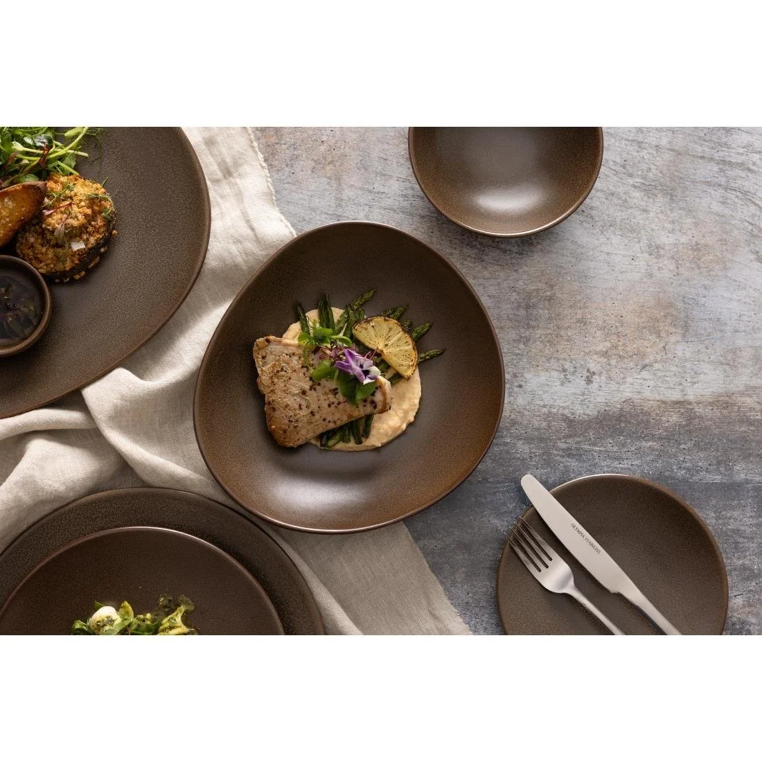 Olympia Ember Triangle Bowls Mahogany 245x220mm (4 Pack) - Image 5