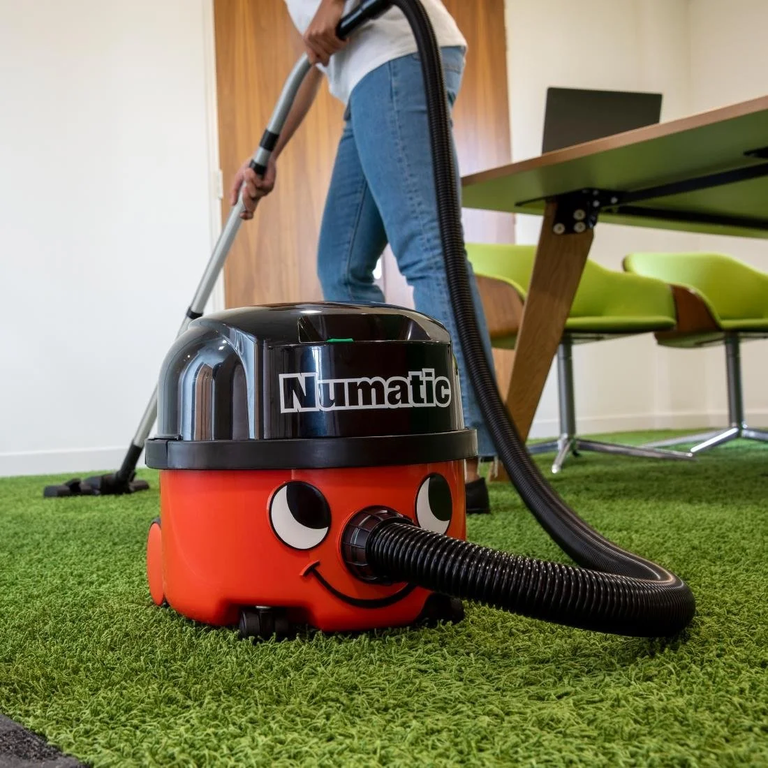 Numatic Pro Cordless Henry Vacuum NBV190NX - Image 6