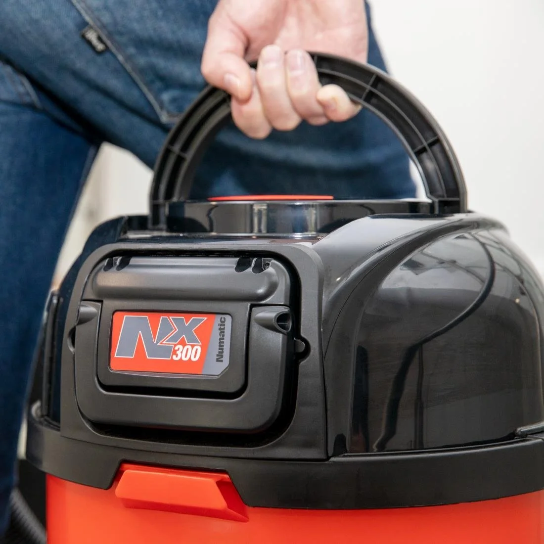 Numatic Pro Cordless Henry Vacuum NBV240NX - Image 2