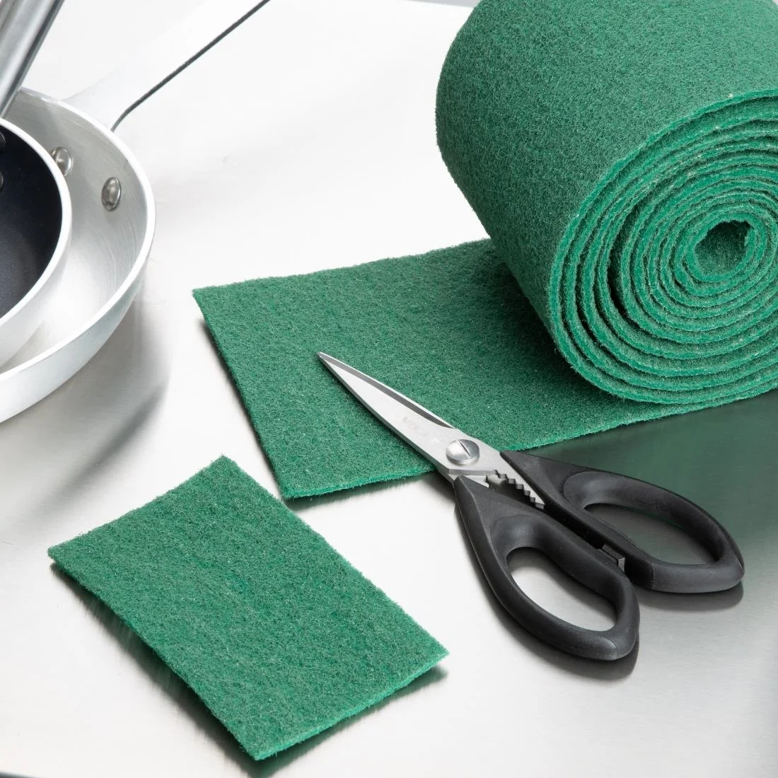 Nisbets Essentials Scouring Pad 3m Roll - Image 4