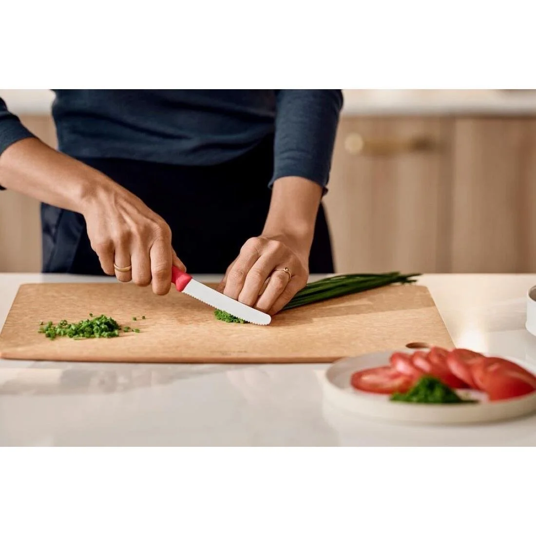 Victorinox Swiss Classic Tomato & Table Knife Wavy Red 22cm - Image 4