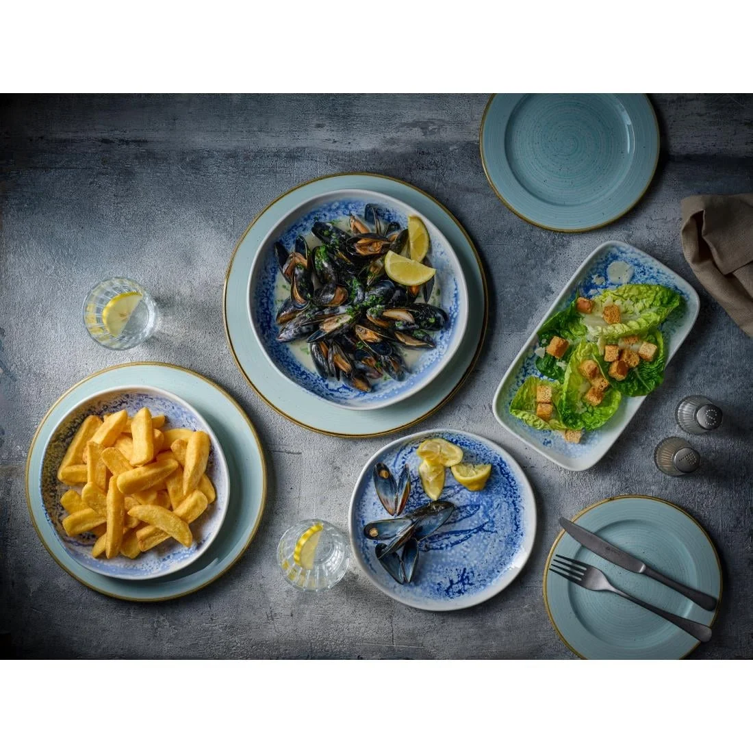 Churchill Inked Fresco Natural Footed Plates Blue 165mm (6 Pack) - Image 2