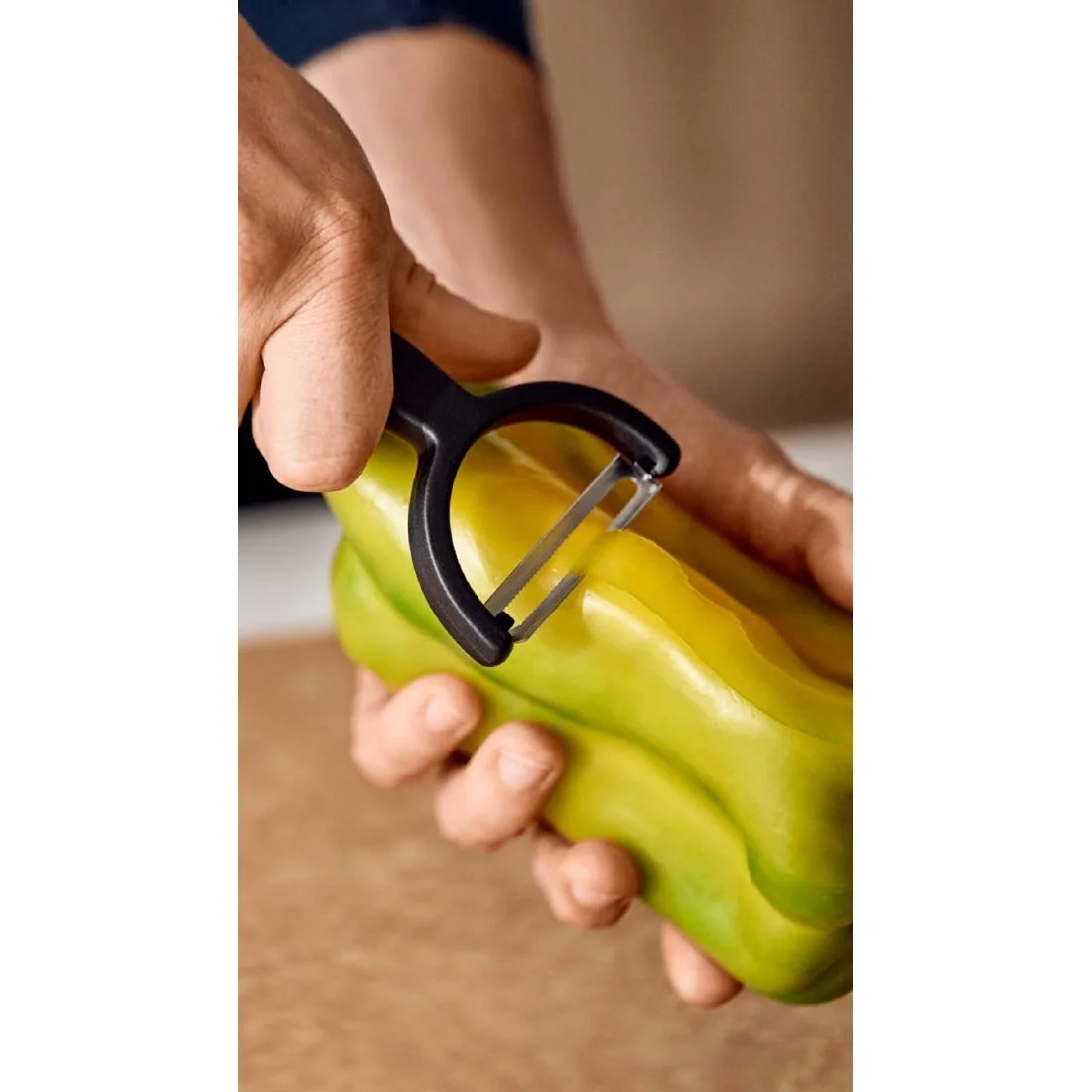 Victorinox Serrated Ypso Peeler Black - Image 3