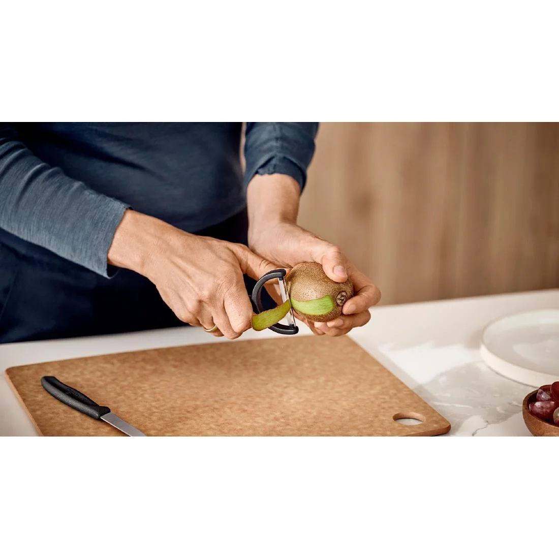 Victorinox Serrated Ypso Peeler Black - Image 10