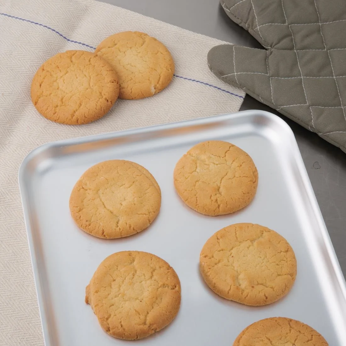 Vogue Aluminium Baking Sheet 370x 265mm - Image 6