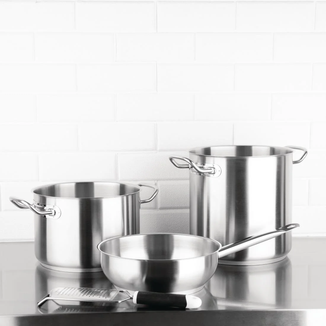 Vogue Stainless Steel Saute Pan 240mm - Image 7