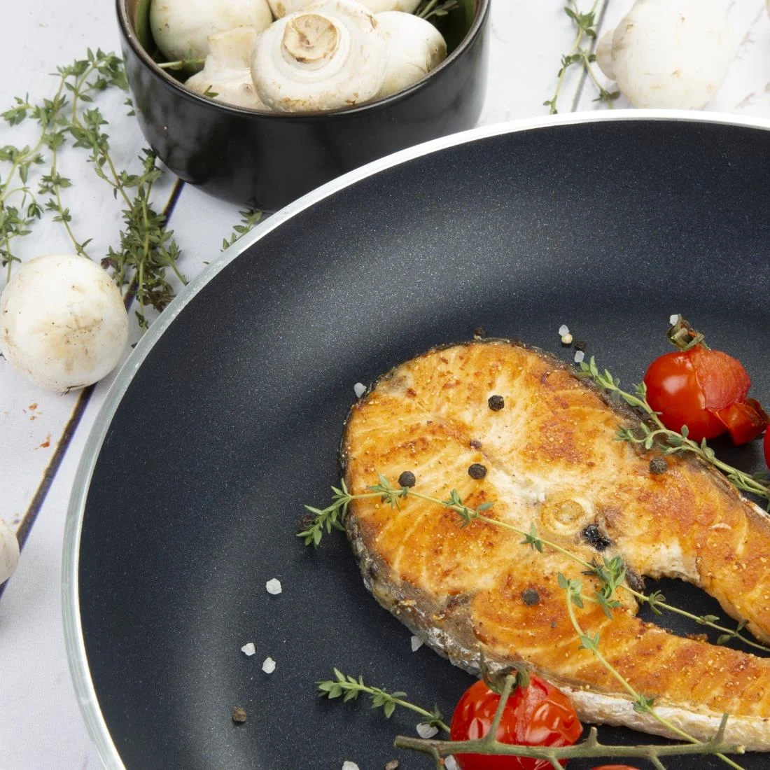 Vogue Cook Like A Pro 3-Piece Aluminium Non-Stick Frying Pan & Sauté Pan Set - Image 4