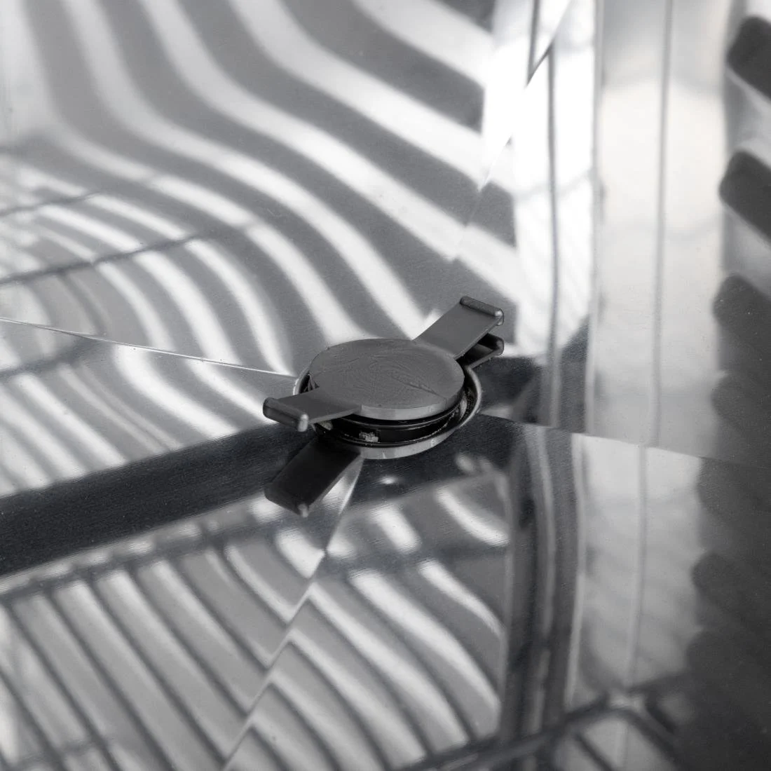 Polar U-Series Energy Efficient Single Door Upright Freezer 700Ltr - Image 13