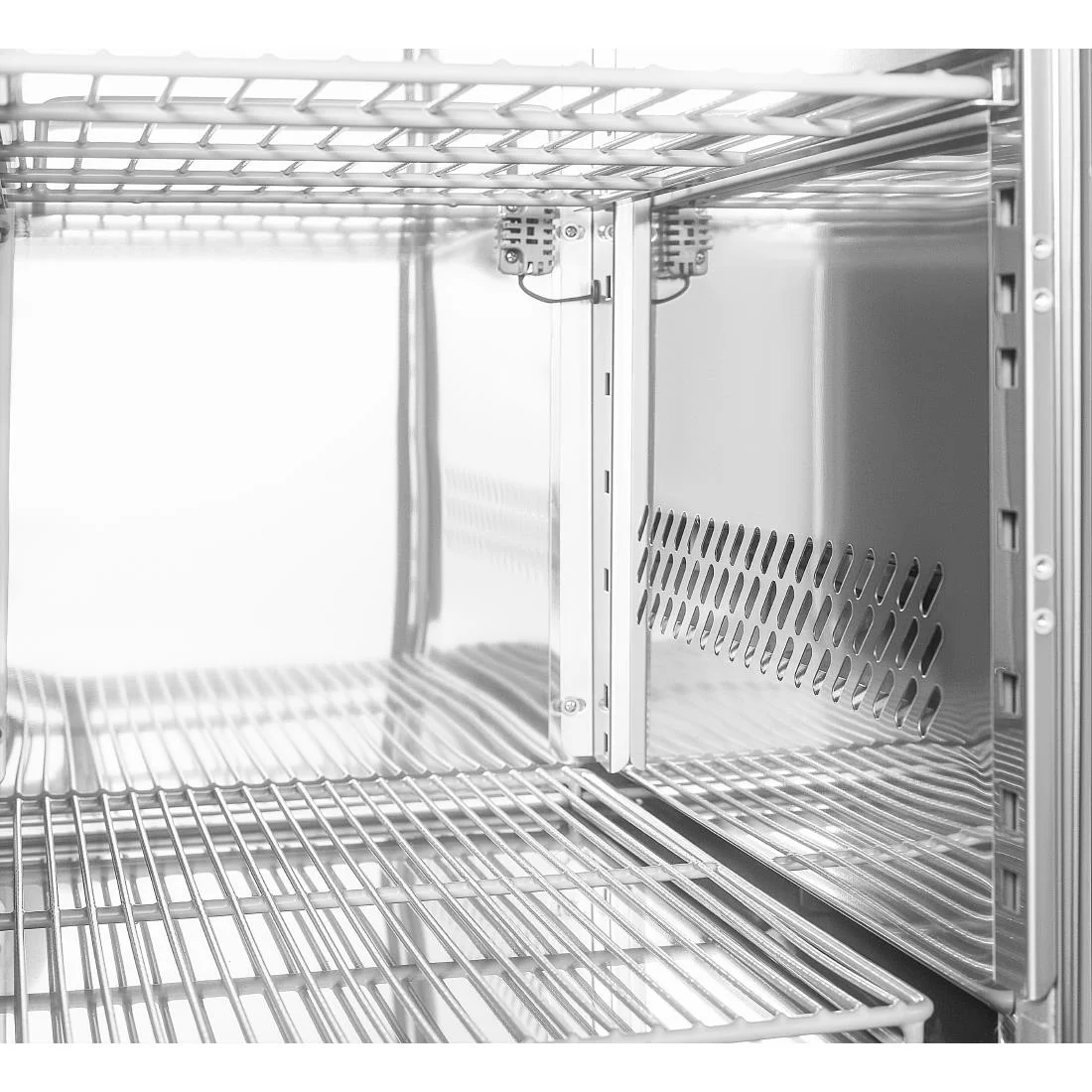 Polar U-Series 1 Door & 2 Drawer Counter Fridge - Image 6